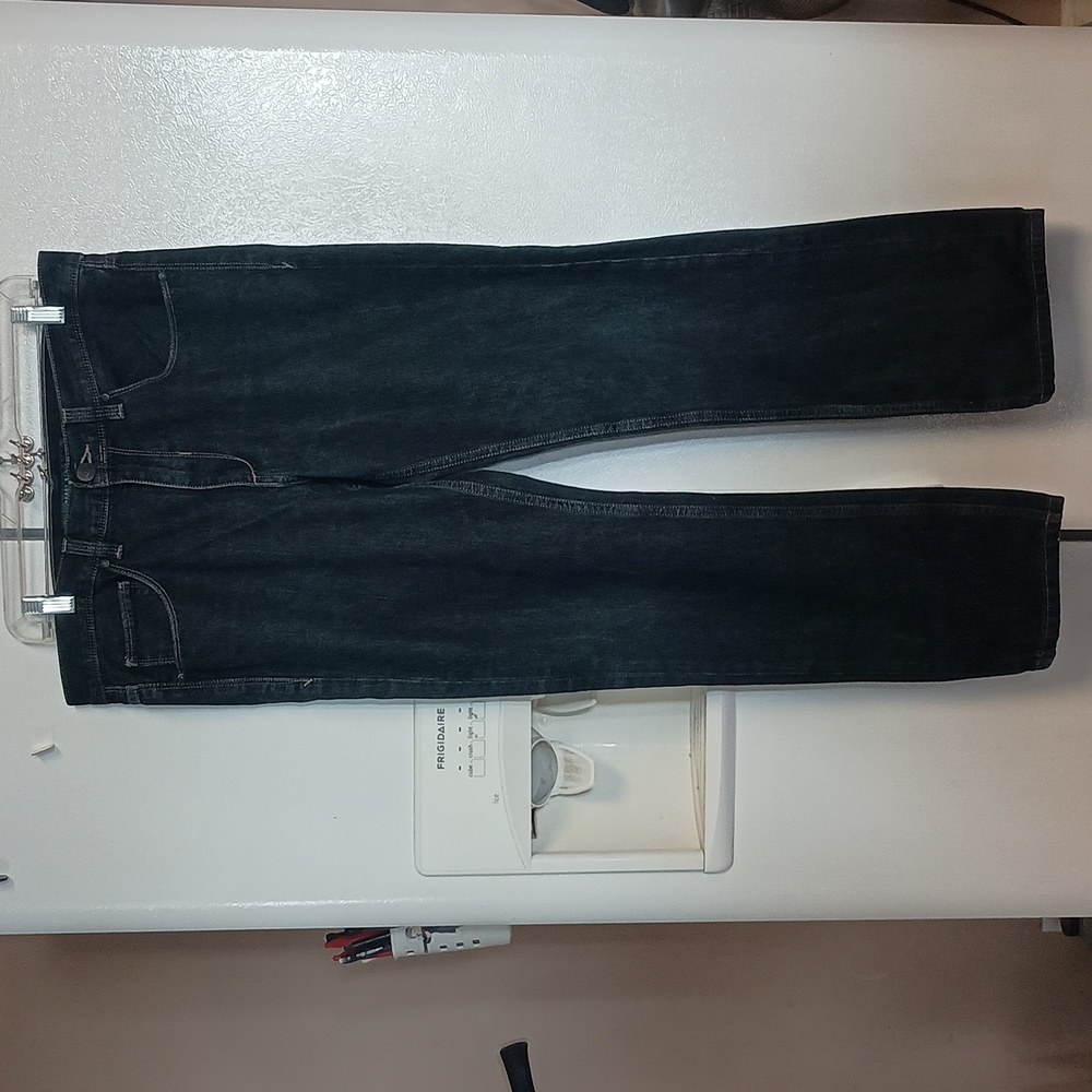 Perry Ellis Denim Blue Jeans Straight leg. Very good condition Size 33 X 30